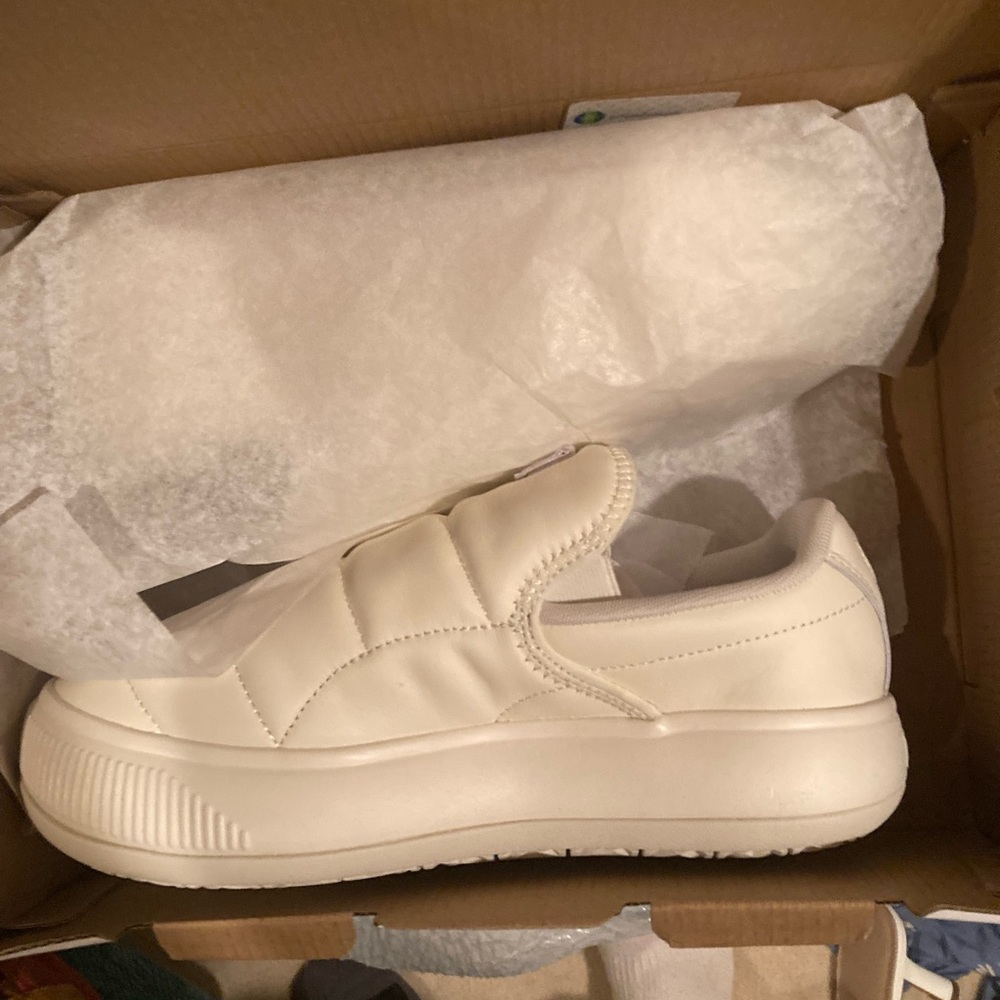 Puma moccasin shoes never been worn women’s size 9